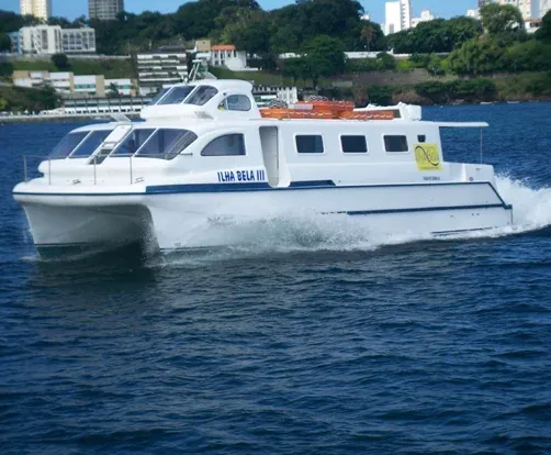 Catamarã atracado no Terminal Marítimo de Salvador