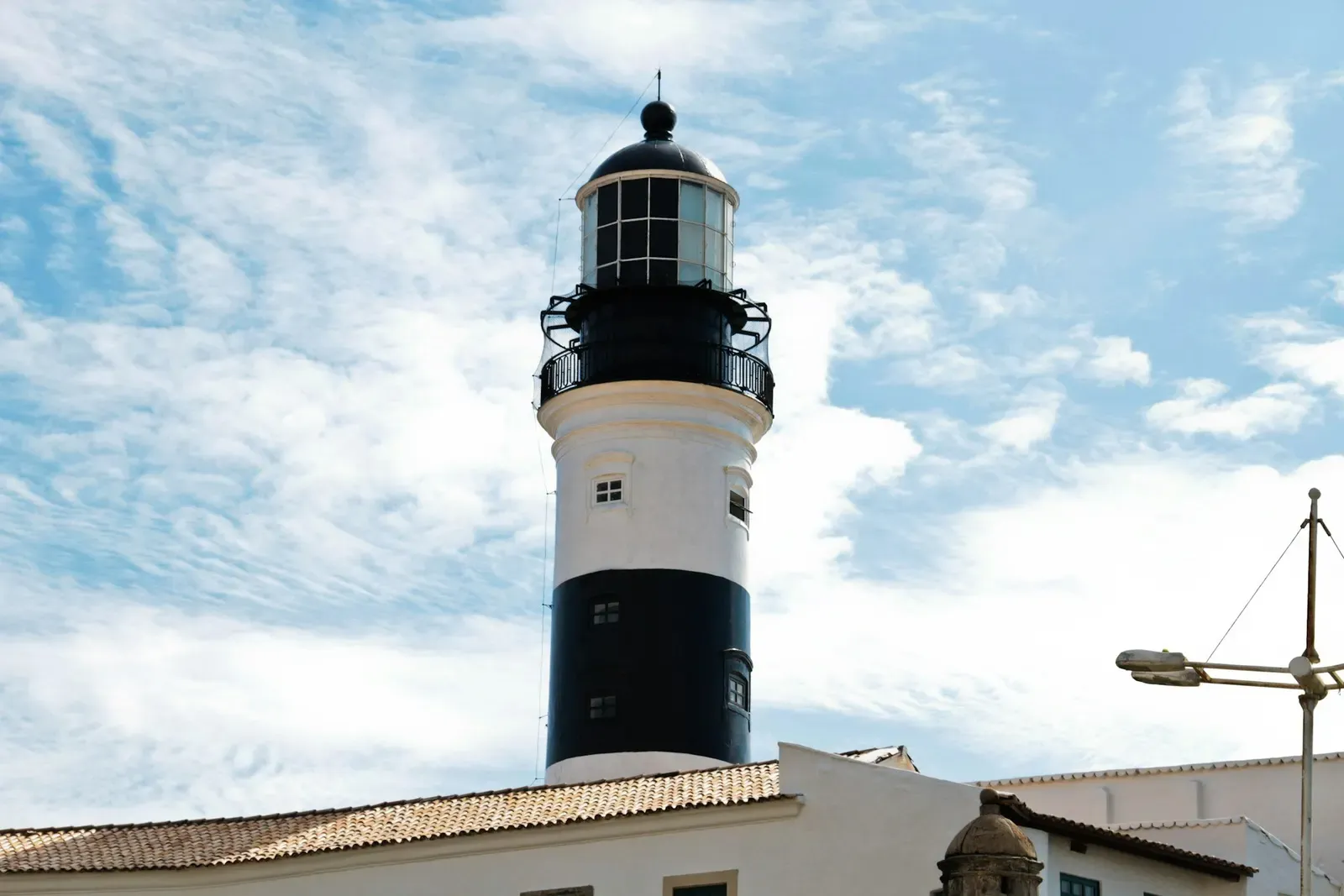 Farol da Barra em Salvador, cidade-sede da JR Viagem e Turismo