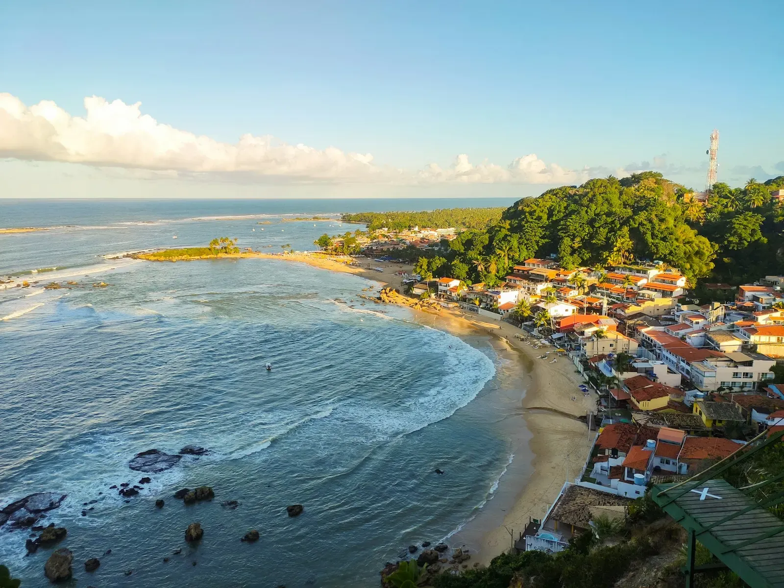 Vista do mirante sobre a vila e as praias de Morro de São Paulo
